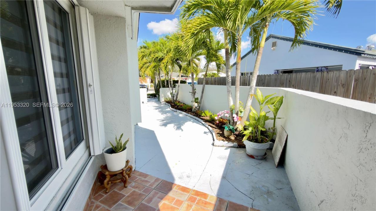 7220 SW 149th Ct, Miami, FL 33193 Photo