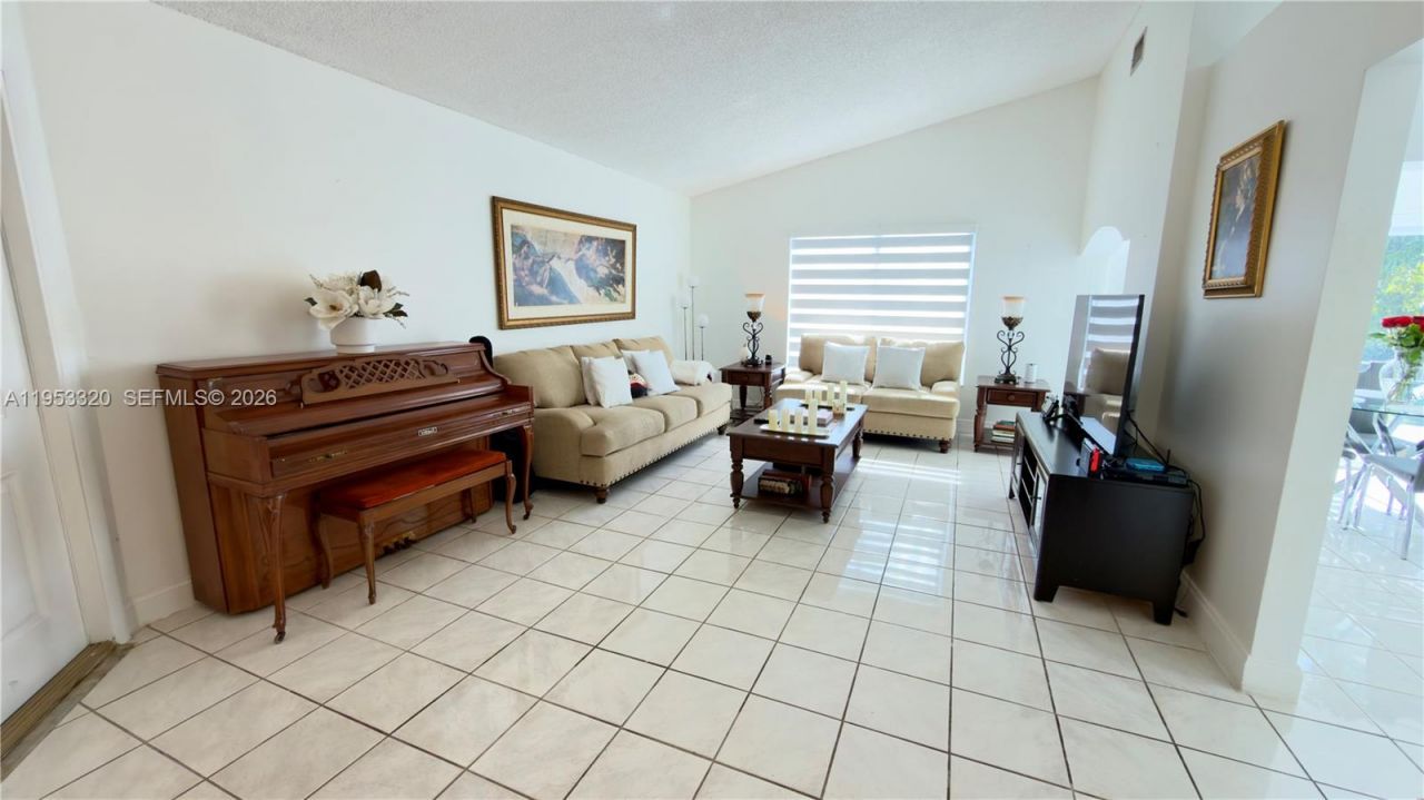 7220 SW 149th Ct, Miami, FL 33193 Photo