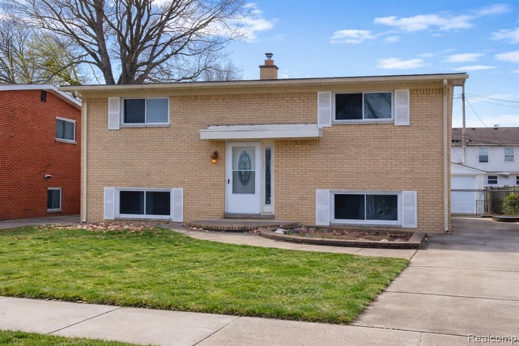 30022 White Street, Gibraltar, MI 48173 Main Photo