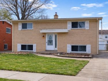 30022 White Street, Gibraltar, MI 48173