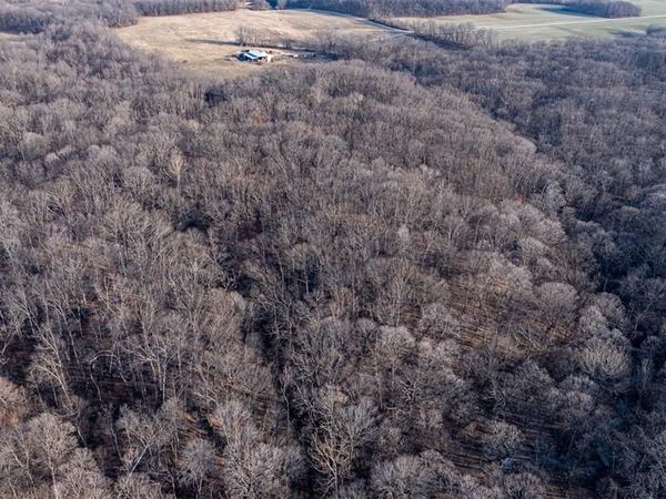 1910 Stage Coach Lane , Sorento, IL 62086