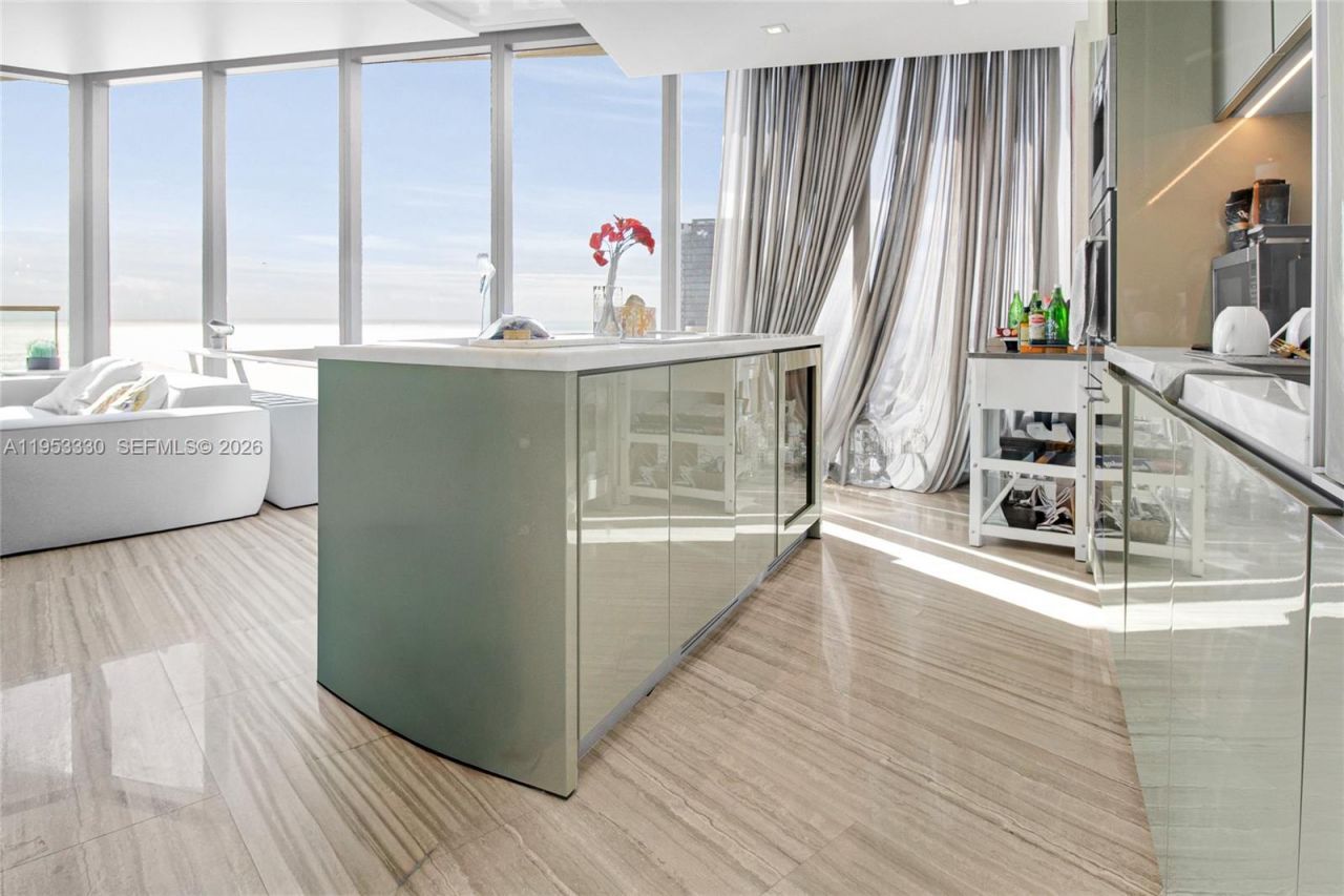 18975 Collins Ave , Unit 4404, Sunny Isles Beach, FL 33160 Photo