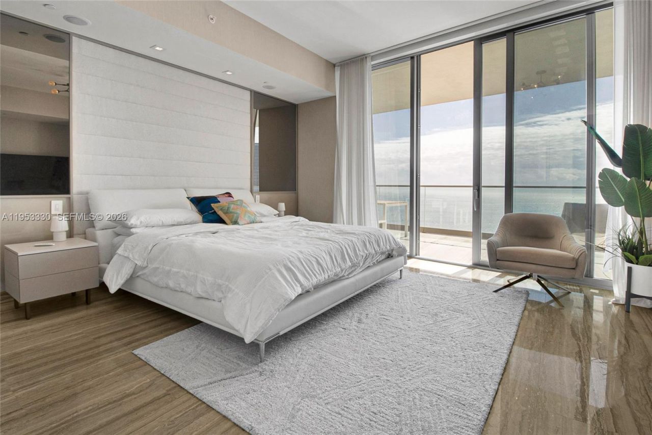 18975 Collins Ave , Unit 4404, Sunny Isles Beach, FL 33160 Photo