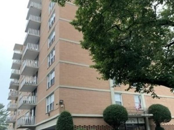 704 N Broad St 2E, Elizabeth, NJ 07208