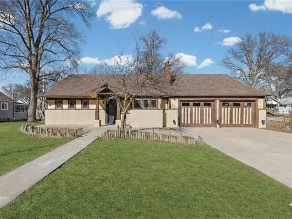 2700 W 48th Street, Westwood, KS 66205