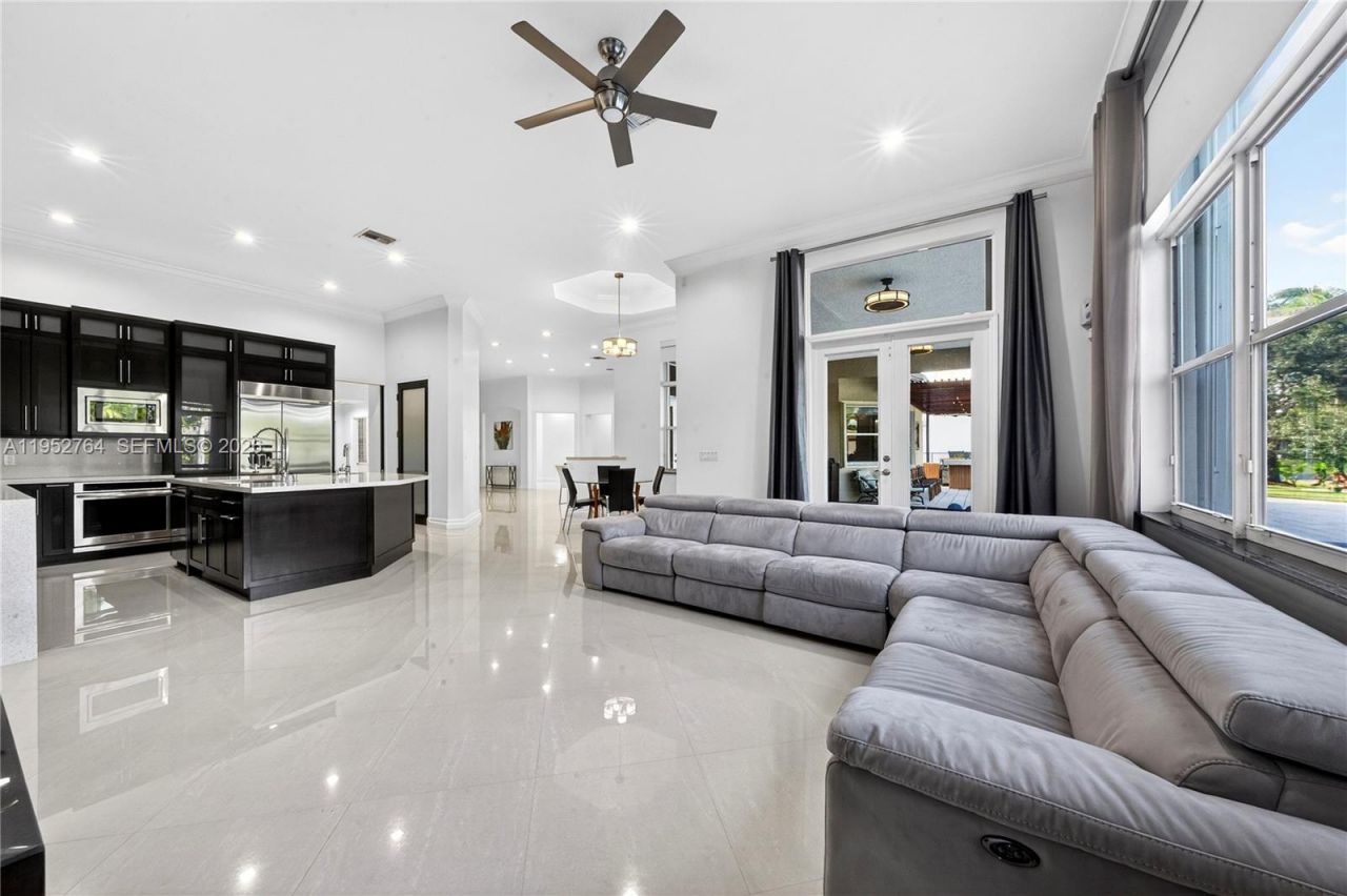 13003 SW 41st St, Davie, FL 33330 Photo