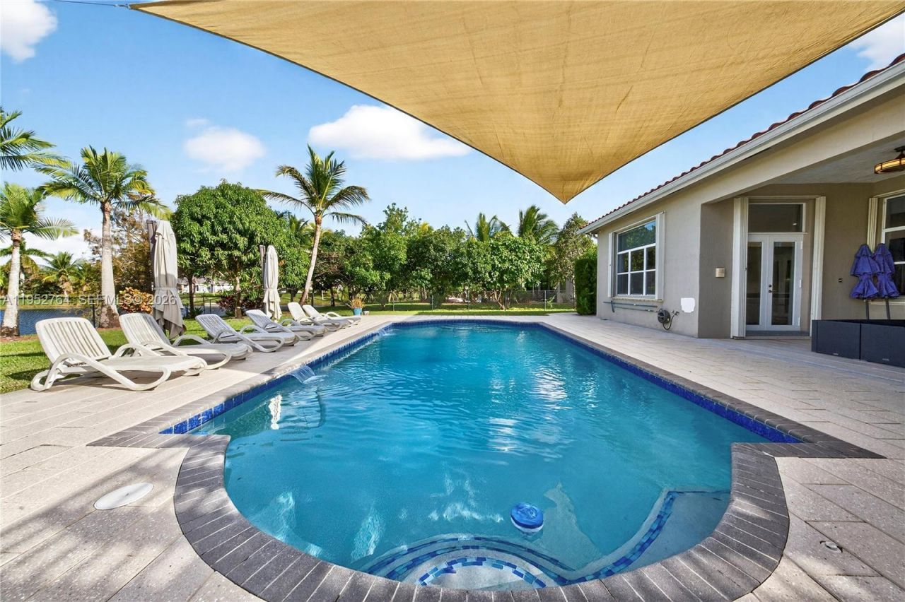 13003 SW 41st St, Davie, FL 33330 Photo