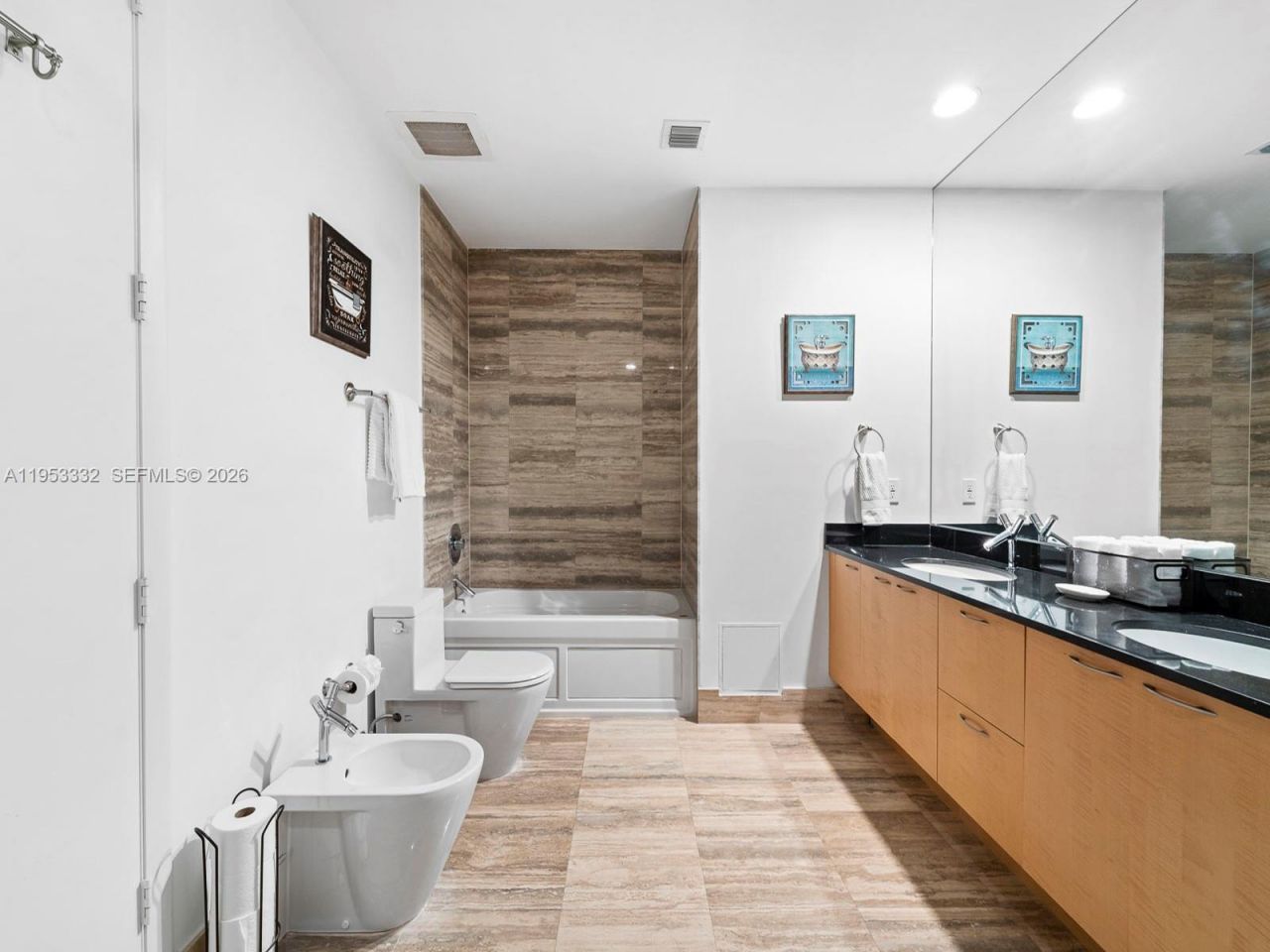 15901 Collins Ave , Unit 405, Sunny Isles Beach, FL 33160 Photo