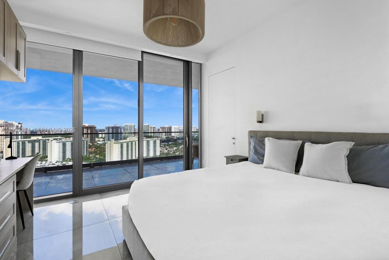 18975 Collins Ave, Unit 2101, Sunny Isles Beach, FL 33160 Photo