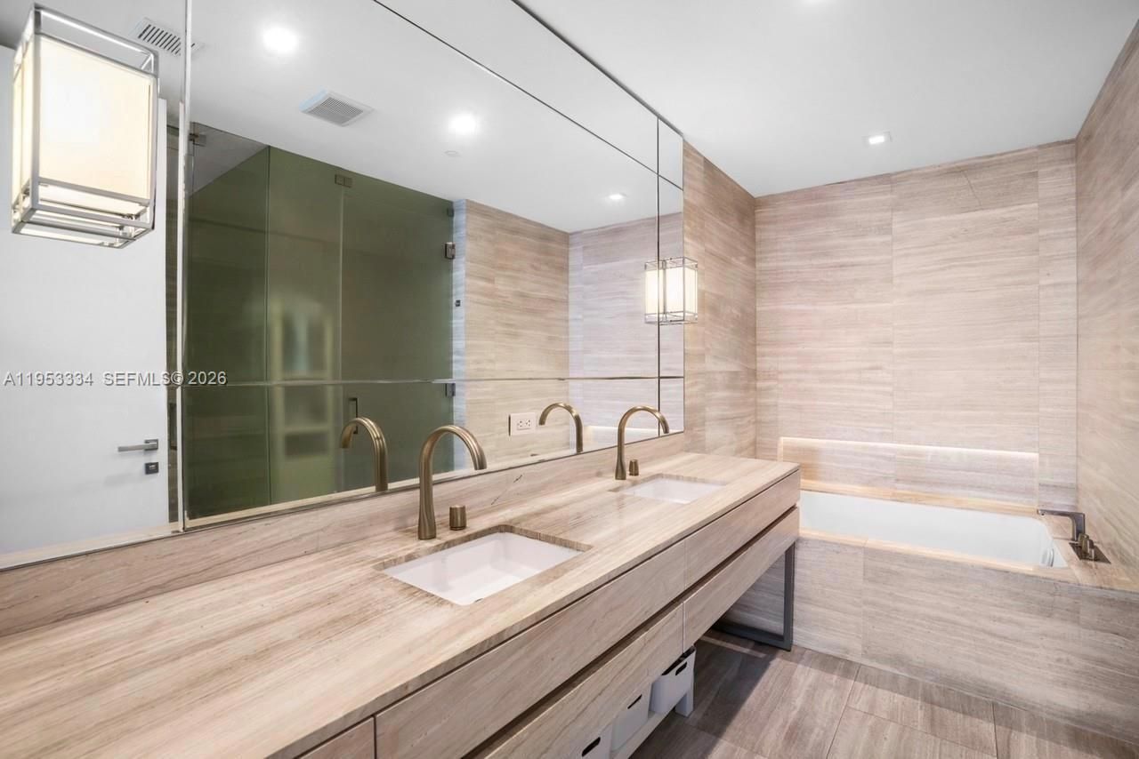 18975 Collins Ave, Unit 2101, Sunny Isles Beach, FL 33160 Photo