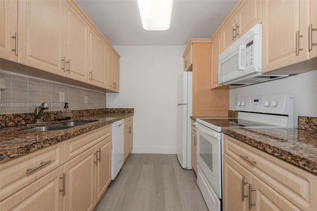 7121 Miami Lakes Dr, Unit Q3, Miami Lakes, FL 33014 Photo