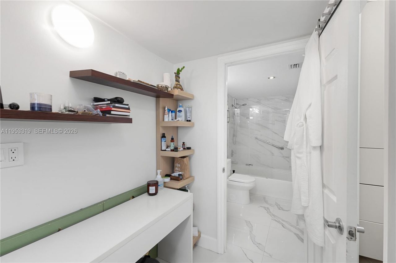 401 Ocean Dr , Unit 920, Miami Beach, FL 33139 Photo