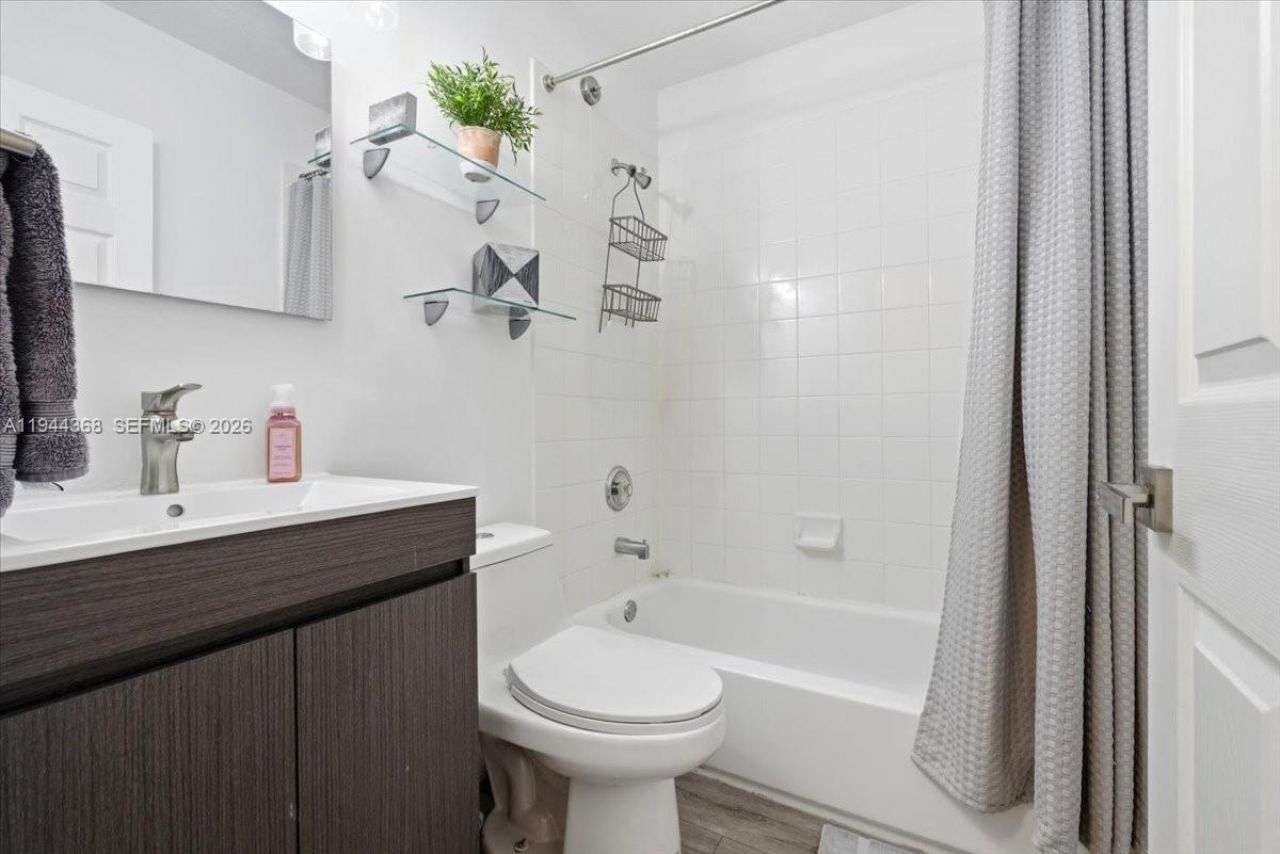 11372 NW 72nd Ter, Doral, FL 33178 Photo