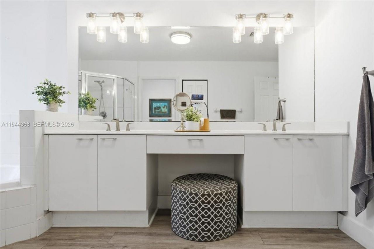 11372 NW 72nd Ter, Doral, FL 33178 Photo