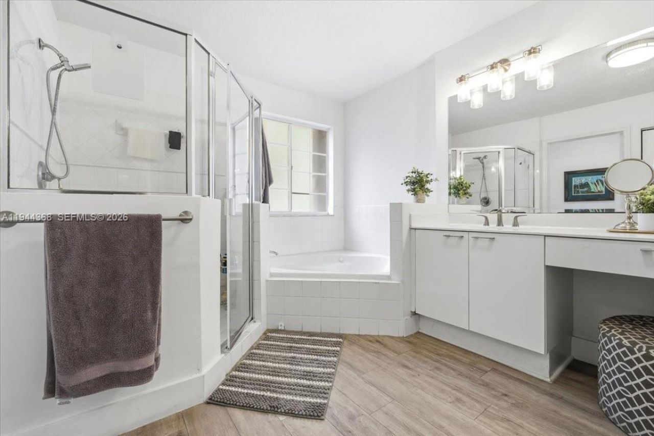 11372 NW 72nd Ter, Doral, FL 33178 Photo