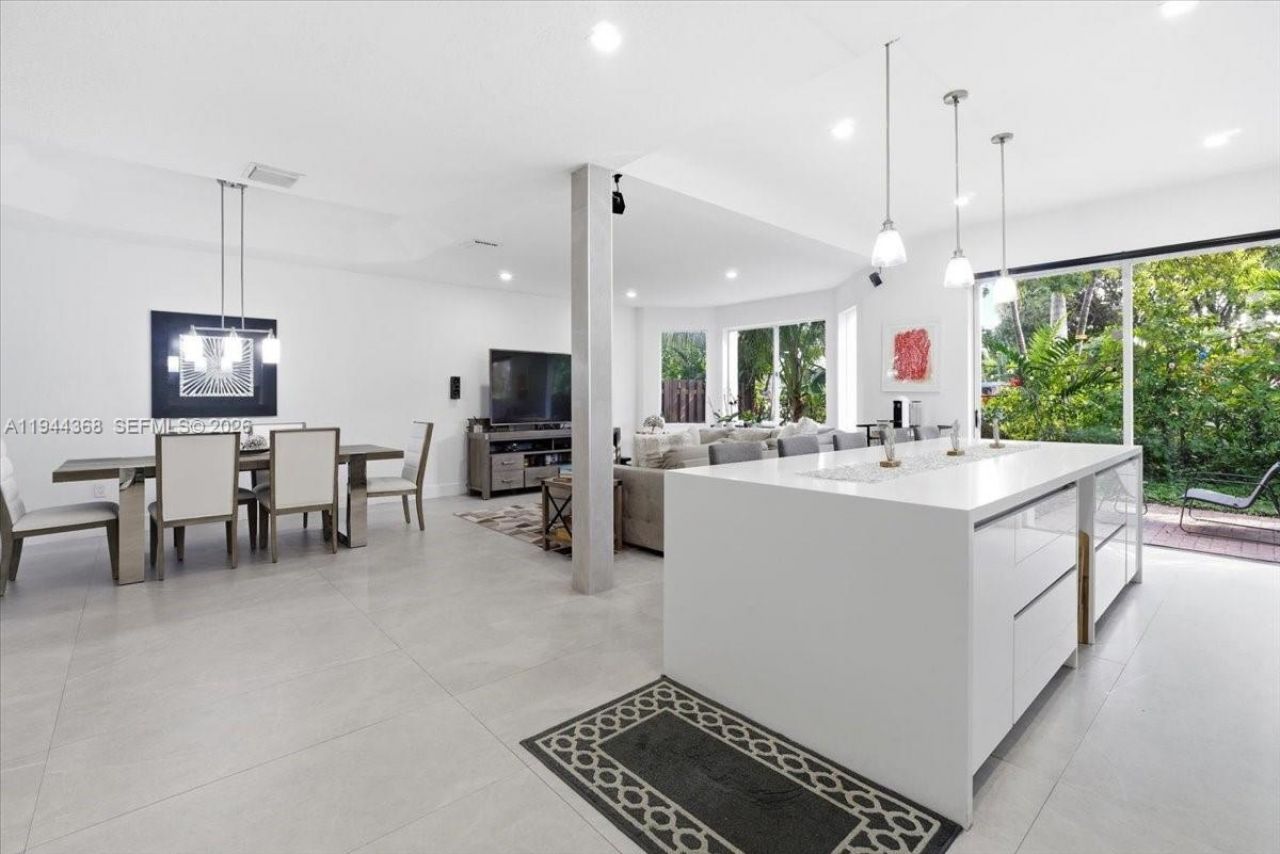 11372 NW 72nd Ter, Doral, FL 33178 Photo