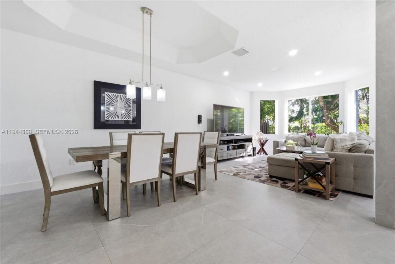 11372 NW 72nd Ter, Doral, FL 33178 Photo