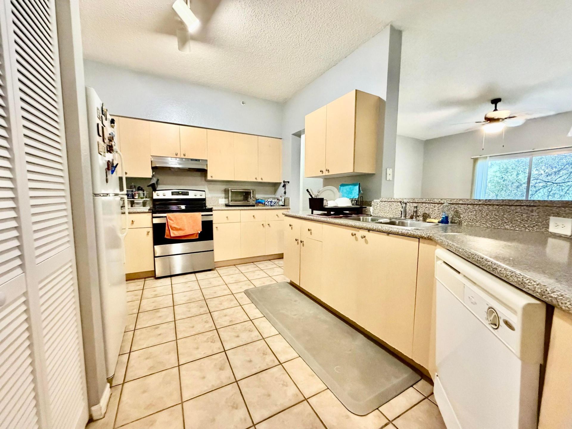 330 Crestwood Circle N, Unit 202, Royal Palm Beach, FL 33411 Photo