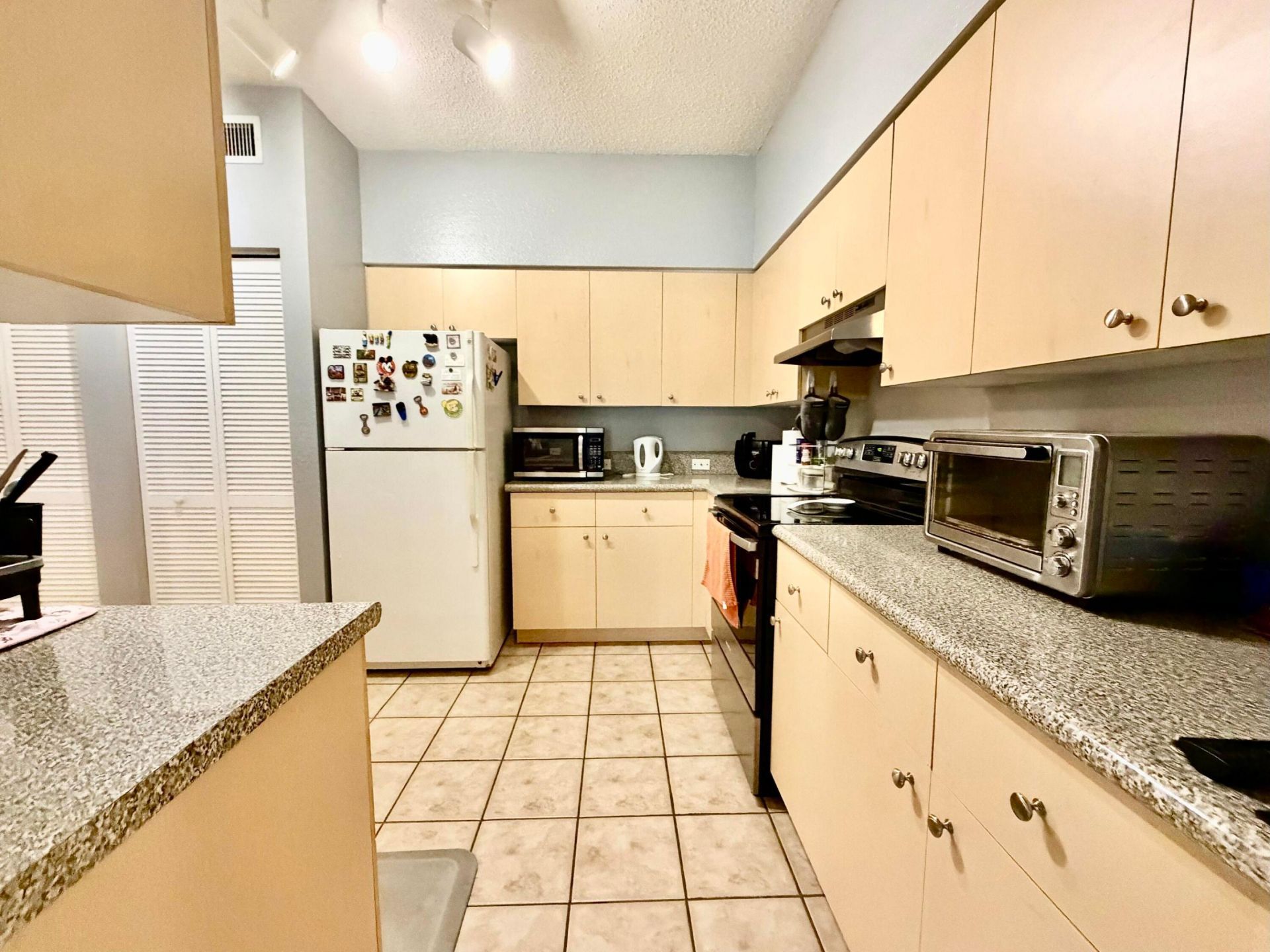 330 Crestwood Circle N, Unit 202, Royal Palm Beach, FL 33411 Photo