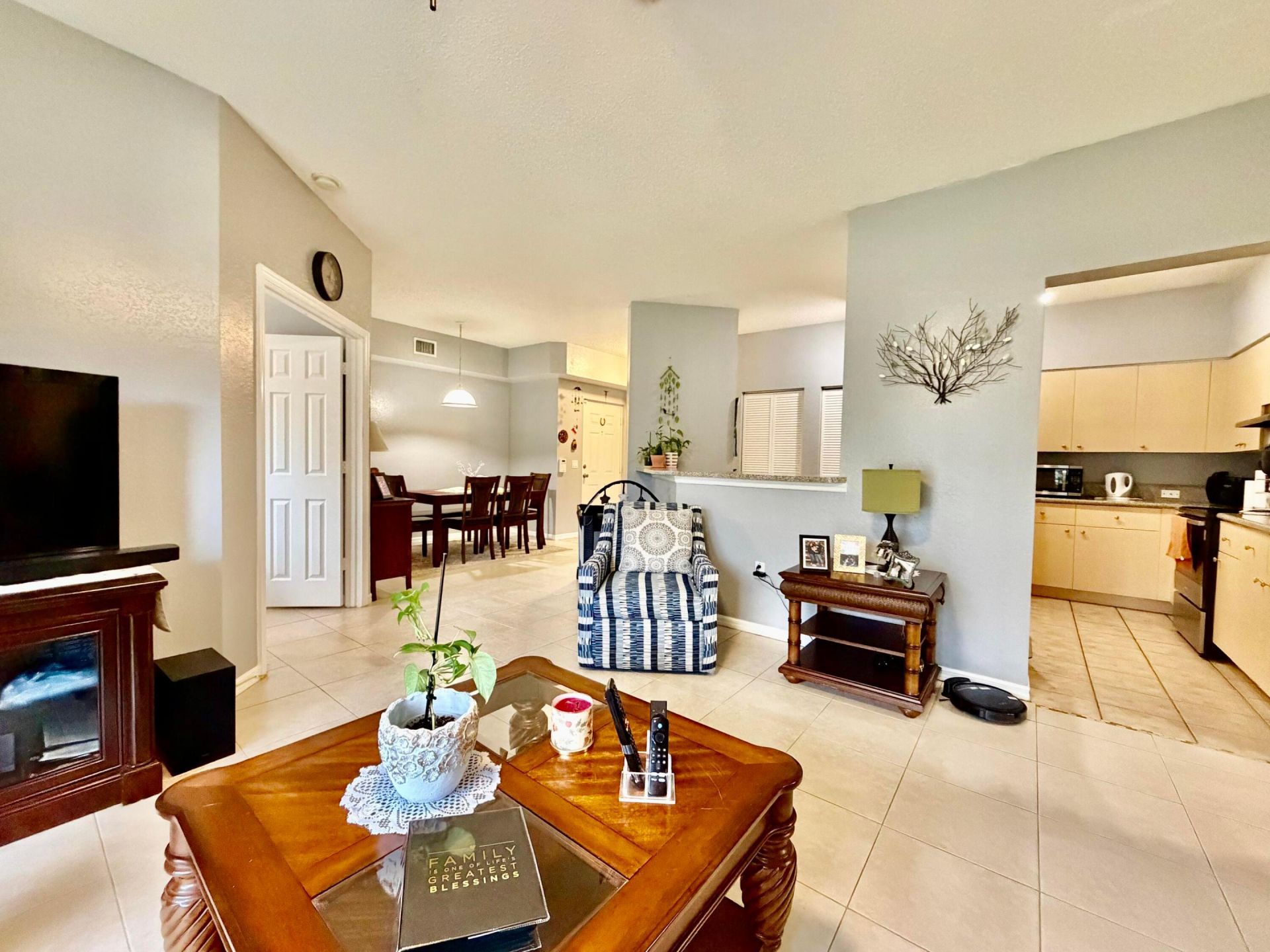 330 Crestwood Circle N, Unit 202, Royal Palm Beach, FL 33411 Photo