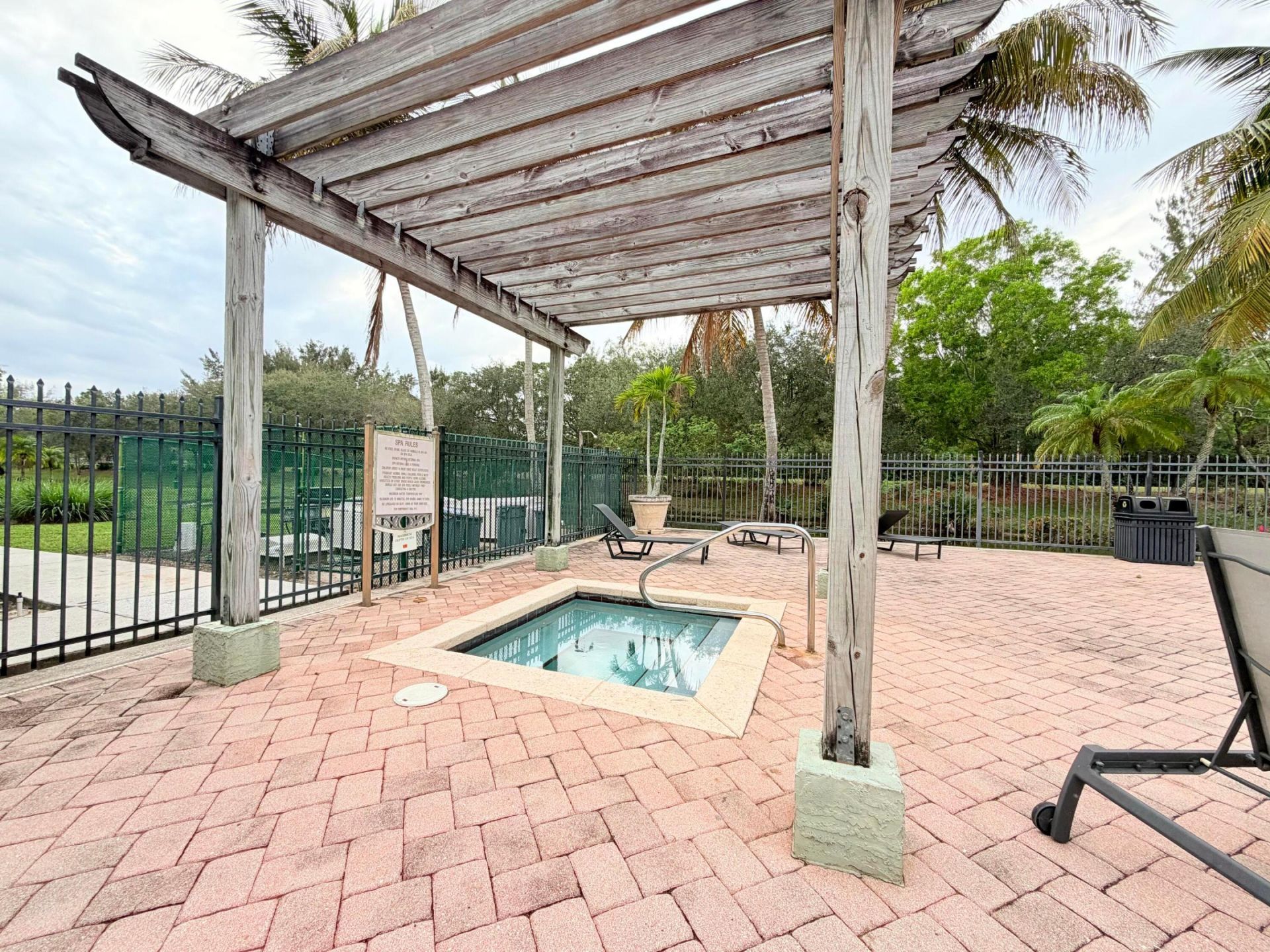 330 Crestwood Circle N, Unit 202, Royal Palm Beach, FL 33411 Photo