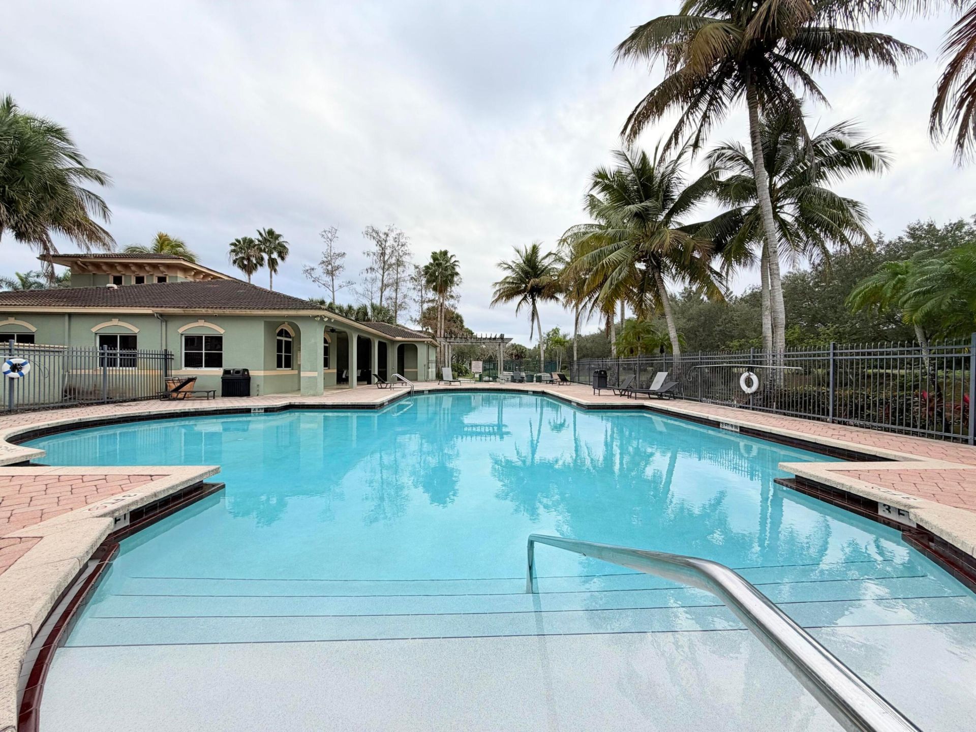 330 Crestwood Circle N, Unit 202, Royal Palm Beach, FL 33411 Photo