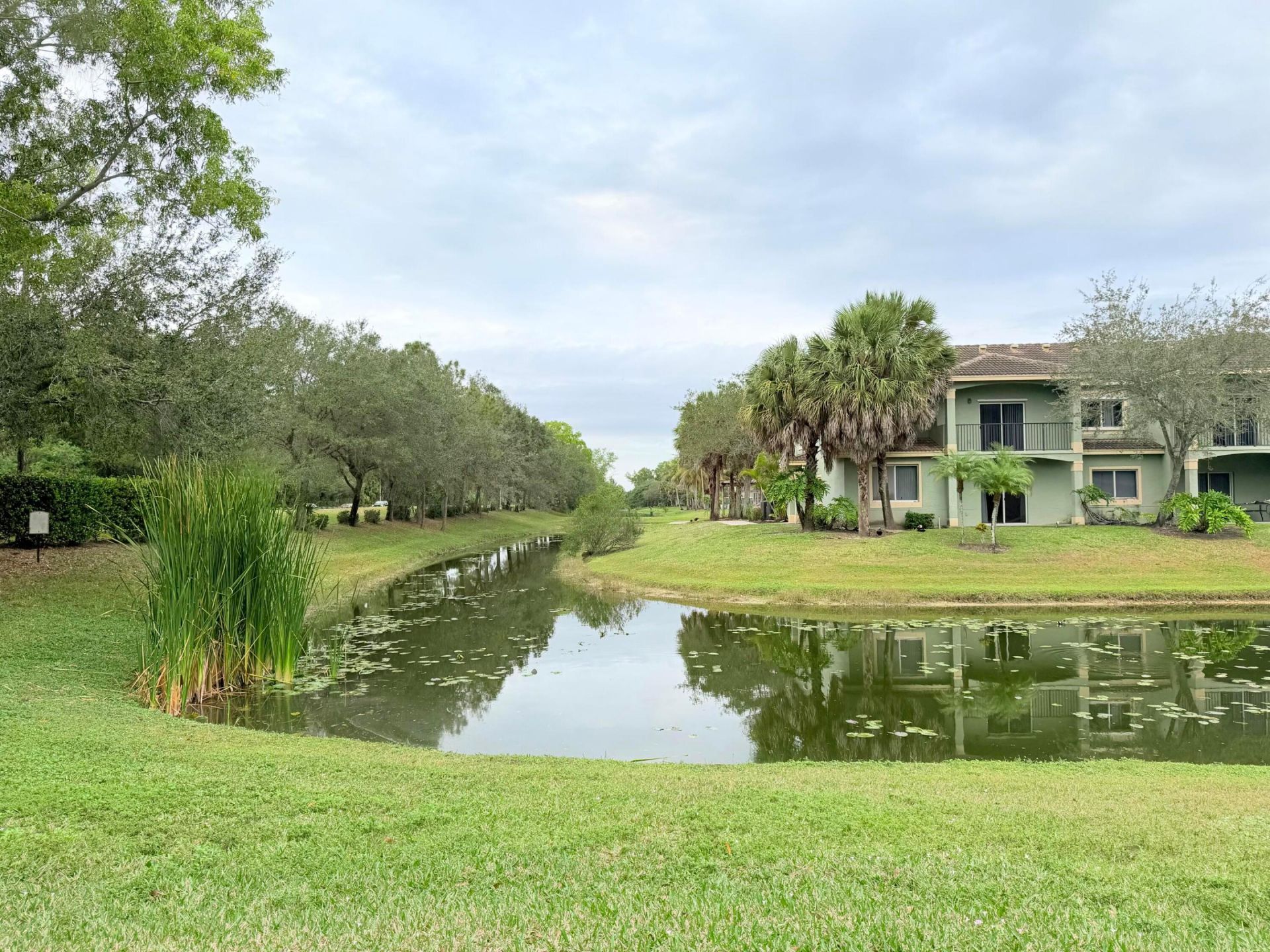 330 Crestwood Circle N, Unit 202, Royal Palm Beach, FL 33411 Photo