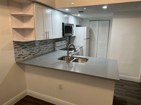 7155 NW 179th St, Unit 304, Hialeah, FL 33015