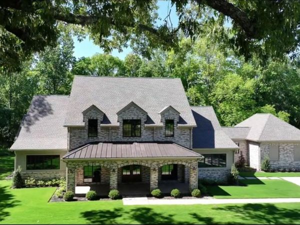 9713 POPLAR AVE, Germantown, TN 38139