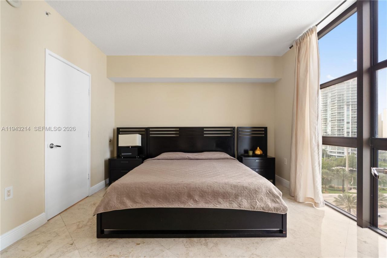 16275 Collins Ave, Unit 902, Sunny Isles Beach, FL 33160 Photo