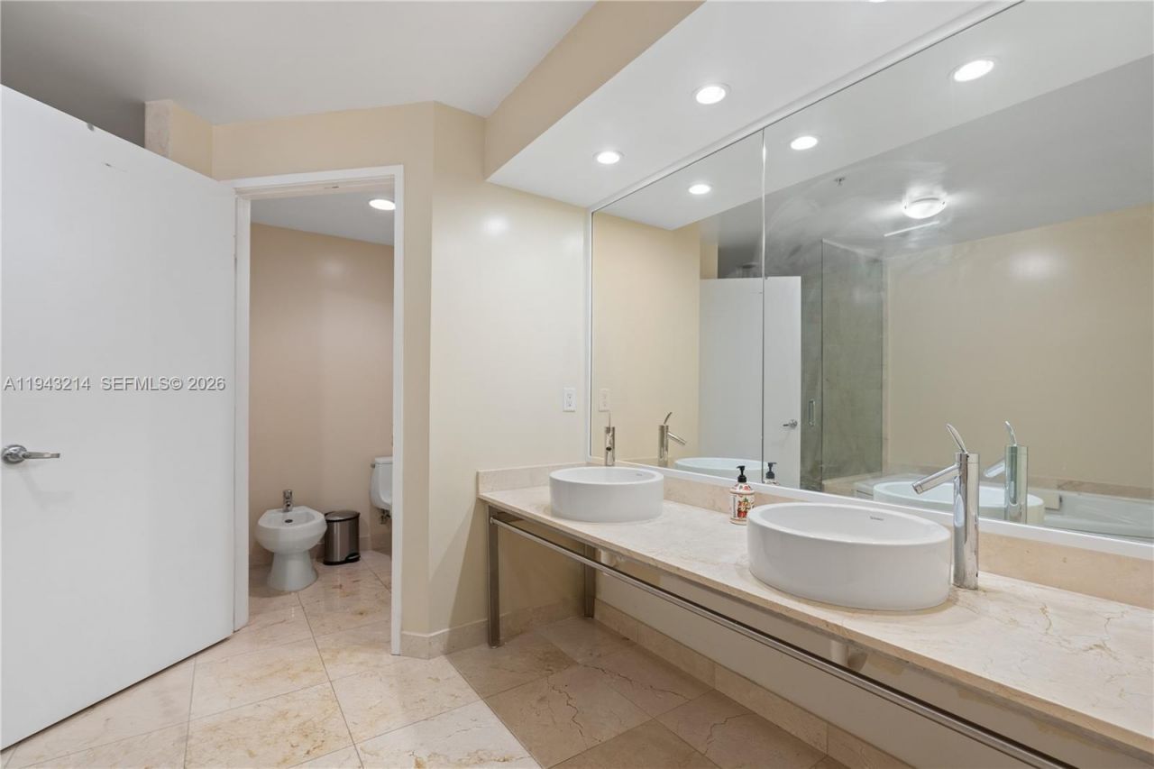 16275 Collins Ave, Unit 902, Sunny Isles Beach, FL 33160 Photo