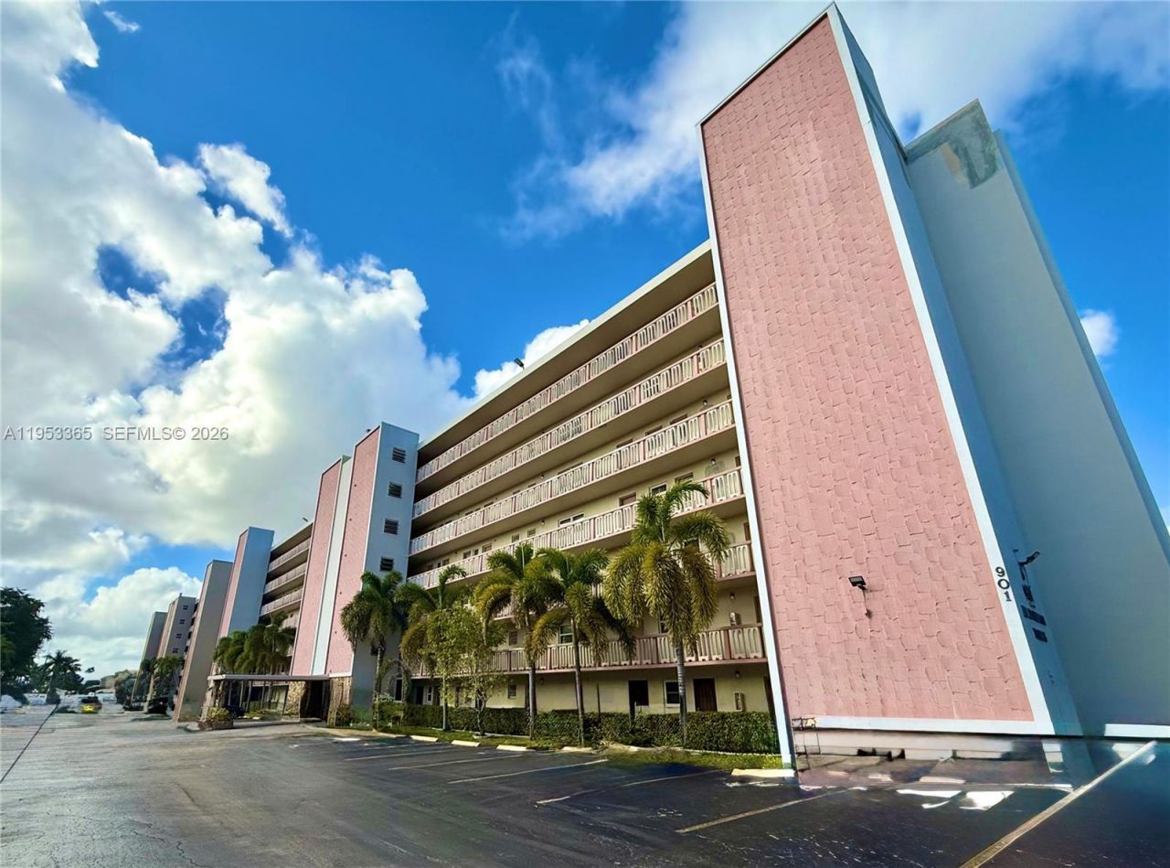 901 NE 14th Ave , Unit 104, Hallandale Beach, FL 33009 Photo