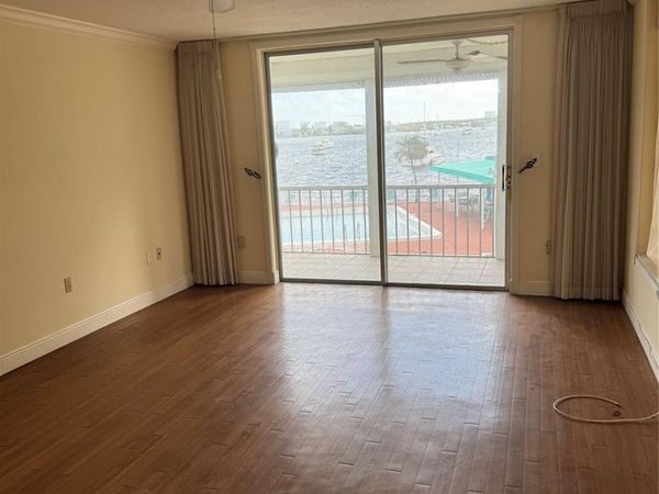 2910 Point Drive, Unit M214, Aventura, FL 33160