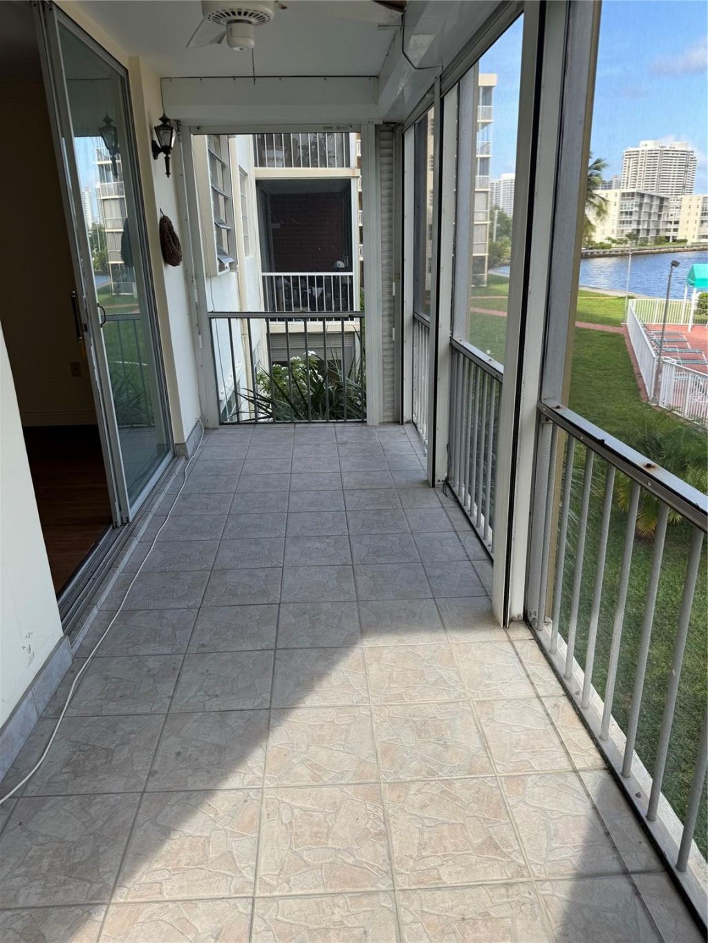 2910 Point Drive, Unit M214, Aventura, FL 33160 Photo