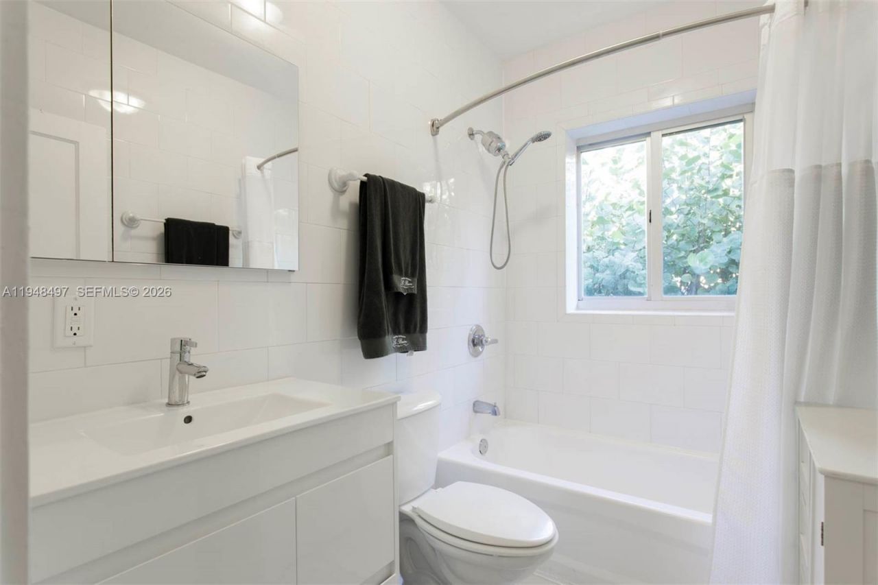 1360 SW 14th St , Miami, FL 33145 Photo