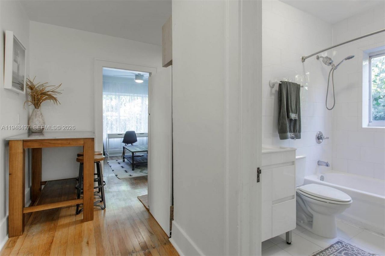 1360 SW 14th St , Miami, FL 33145 Photo