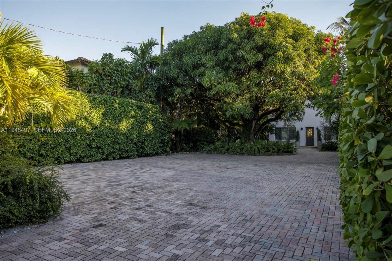 1360 SW 14th St , Miami, FL 33145 Photo