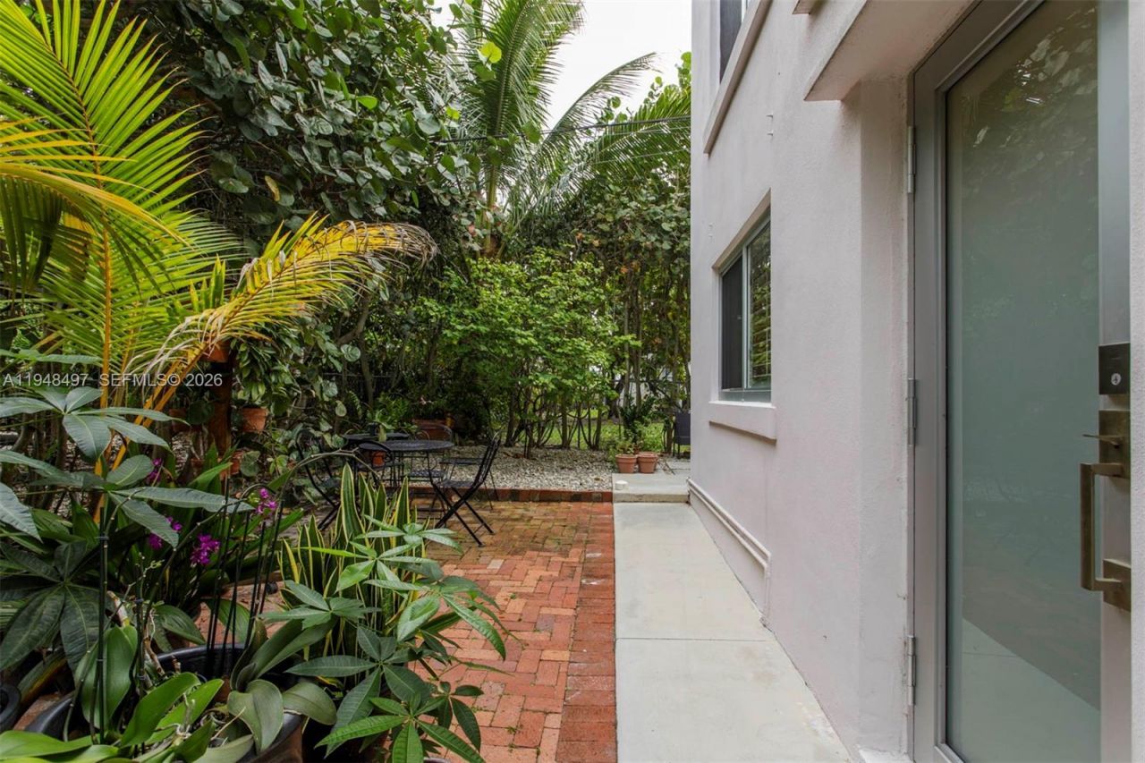 1360 SW 14th St , Miami, FL 33145 Photo