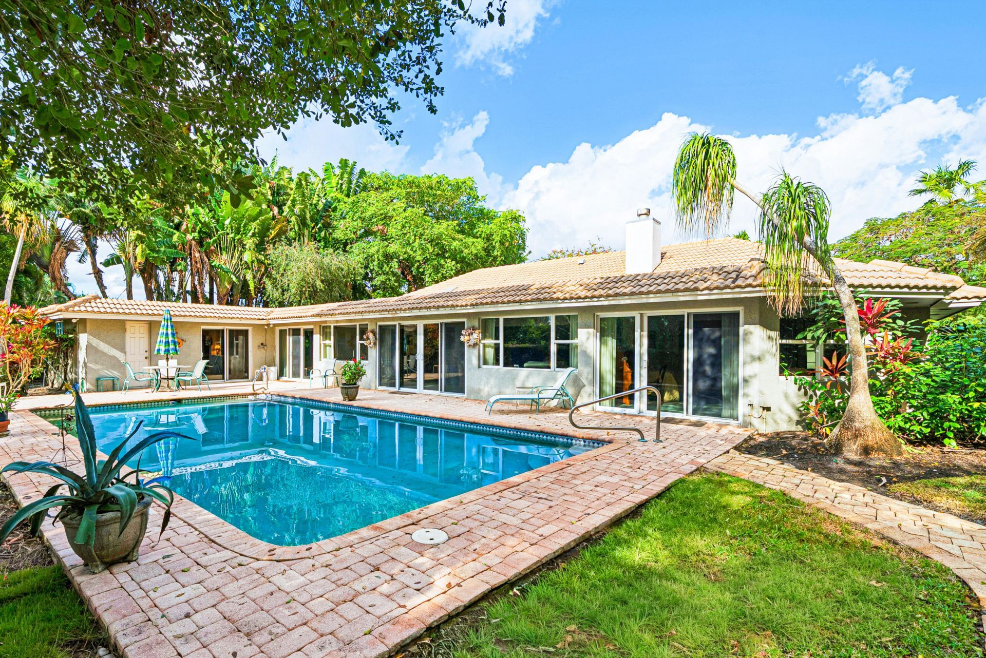 416 S Country Club Drive, Atlantis, FL 33462 Photo