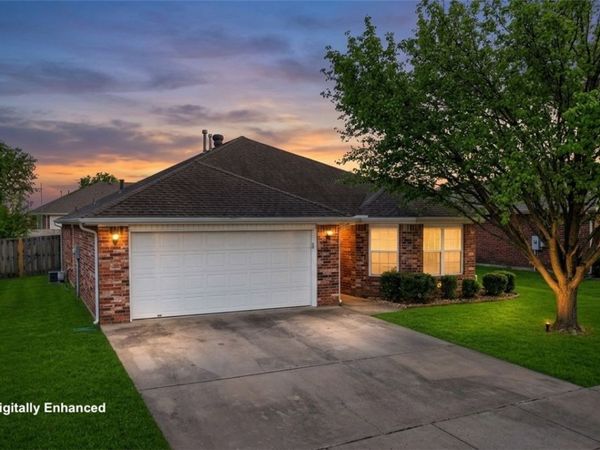 4001 SW Carriageway Avenue, Bentonville, AR 72712