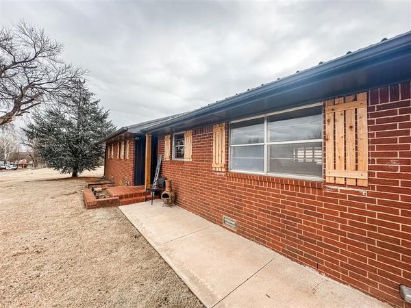 114 W Pine Street, Binger, OK 73009
