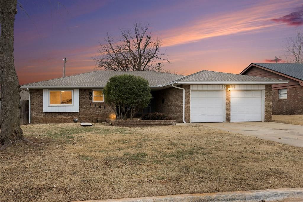 2205 Bellaire Drive, Moore, OK 73160 Main Photo