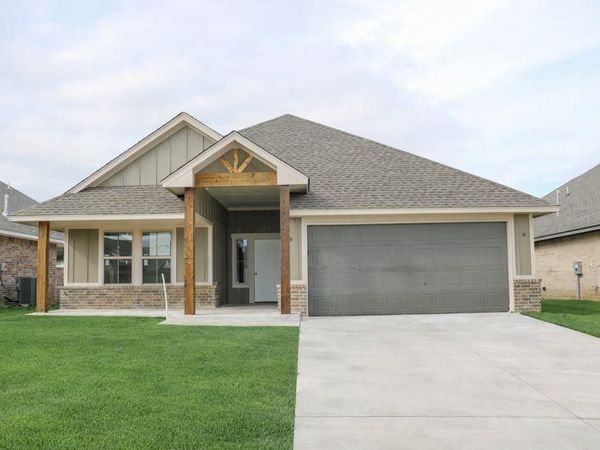 12501 Dolche Vita Drive, Yukon, OK 73099