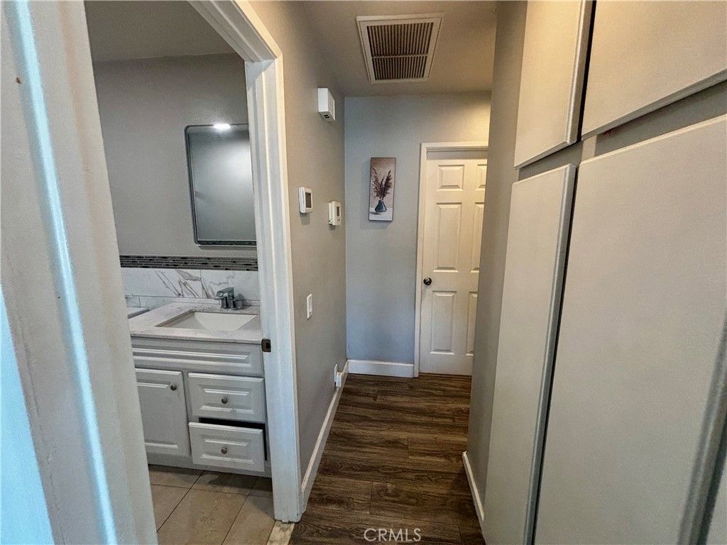 2910 Bradford Place, Santa Ana, CA 92707 Main Photo