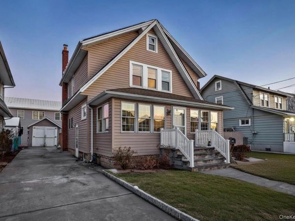 35 S Franklin Avenue, Valley Stream, NY 11580