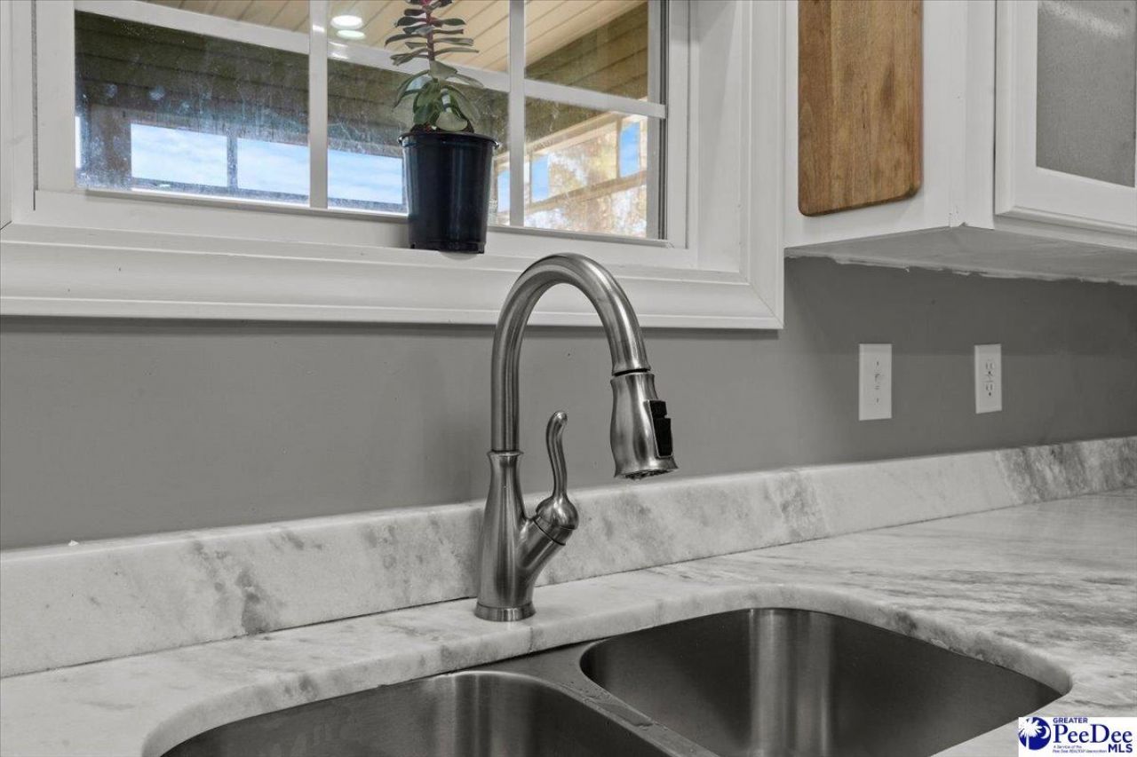 528 Azalea Drive Photo 14