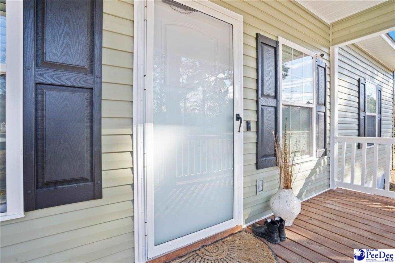 528 Azalea Drive Photo 6