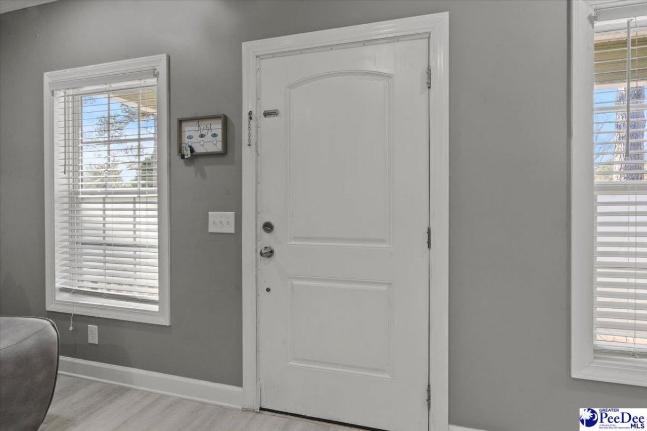 528 Azalea Drive Photo 7