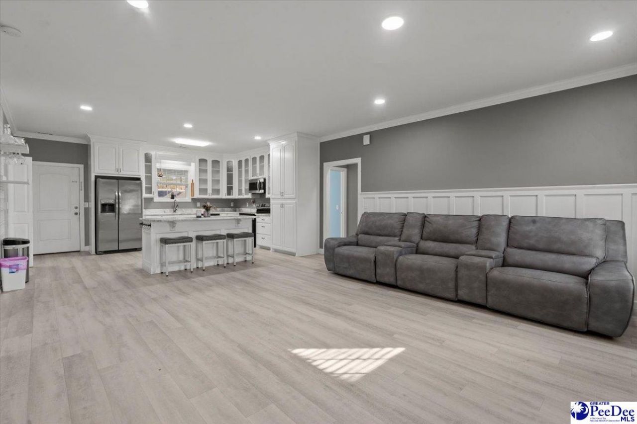 528 Azalea Drive Photo 8