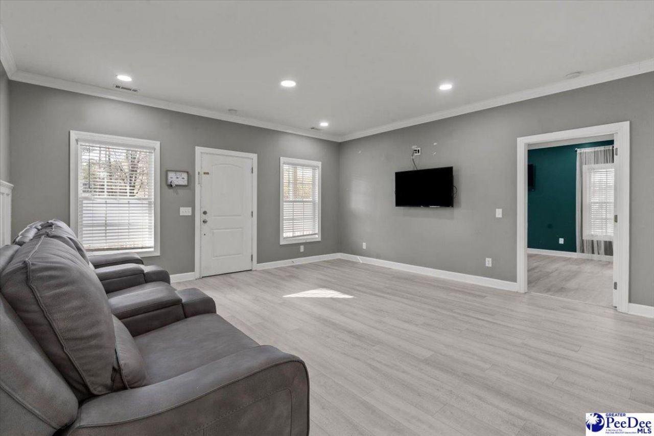 528 Azalea Drive Photo 9